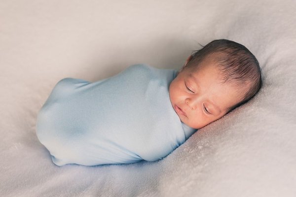 how to swaddle a newborn